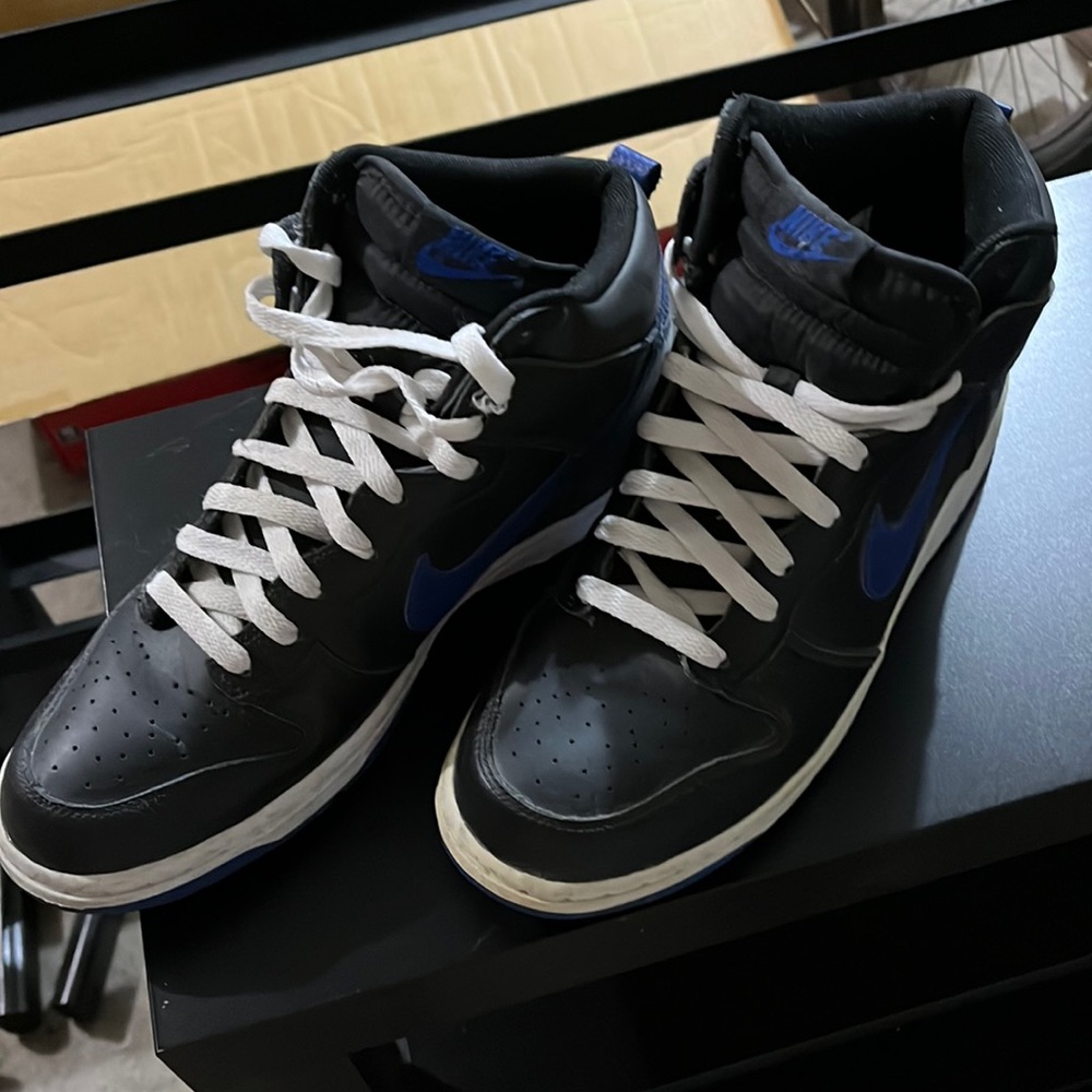 Nike high tops with brand new laces size 9